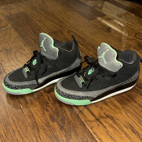 Jordan sneakers - Picture 3 of 5